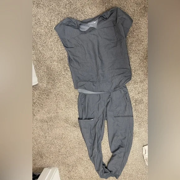 Fabletics scrub set - Picture 4 of 4